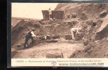 Cartoline: TARJETA POSTAL DE CADIZ - EXCAVACIONES EN EL ANTIGUO CEMENTERIO FENICIO. FOTO MOVELLAN