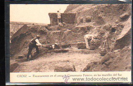 Cartoline: TARJETA POSTAL DE CADIZ - EXCAVACIONES EN EL ANTIGUO CEMENTERIO FENICIO. FOTO MOVELLAN