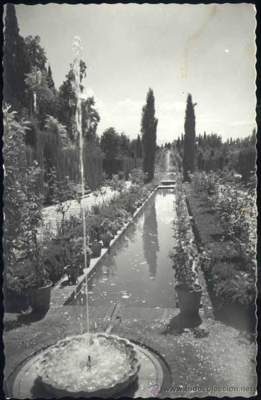 Postales: GRANADA.-GENERALIFE.-JARDINES BAJOS. - Foto 1