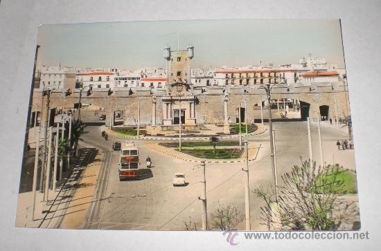 Postales: Postal Antigua de C&aacute;diz &middot; Entrada a las Puertas de Tierra &middot; ca. 1960&ndash;1980