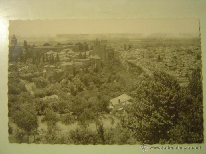 Postales: POSTAL DE GRANADA.- LA ALHAMBRA Y VISTA PARCIAL DE LA CIUDAD.