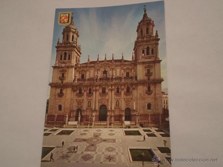 Postales: ANTUGUA POSTAL IMAGENES ESCUDO DE ORO.N&ordm;8.FACHADA CATEDRAL Y PLAZA STA.MARIA.JAEN A&Ntilde;OS 70