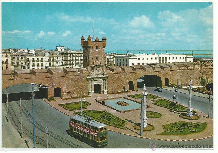 Postales: CADIZ.-PUERTA DE TIERRA Y MONUMENTOS A SAN SERVANDO Y SAN GERMAN.-GARCIA GARRABELLA N&ordm; 16.-S/C