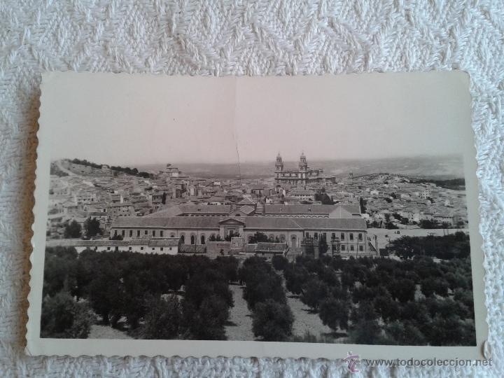 Postales: POSTAL DE JAEN. VISTA PANORAMICA Y SEMINARIO. A&Ntilde;O 1957.