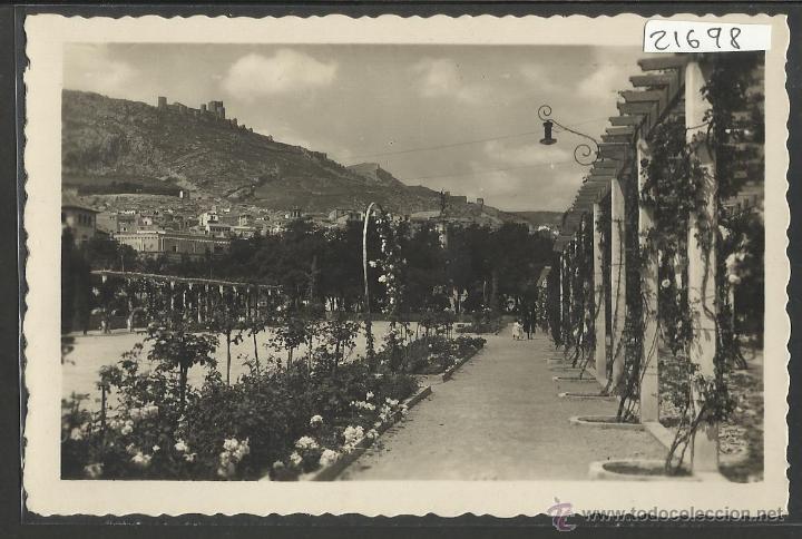 Postales: JAEN - 74 - PASEO CENTRAL DEL PARQUE - FOTO ARRIBAS - (21698)