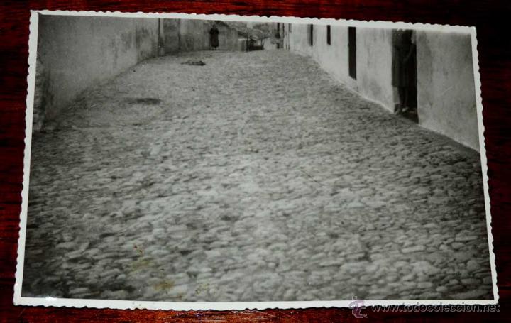 Postales: FOTOGRAFIA DE ESCA&Ntilde;UELA (JAEN), CALLE CAPITAN CORTES, 1950 APROX. MIDE 17,58 X 11,6 CMS. APROX. ?