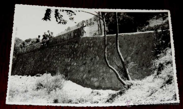 Postales: FOTOGRAFIA DE CASTILLO DE LOCUBIN (JAEN), MURO DEL EMPALME, 1950 APROX. MIDE 17,58 X 11,6 CMS. APROX