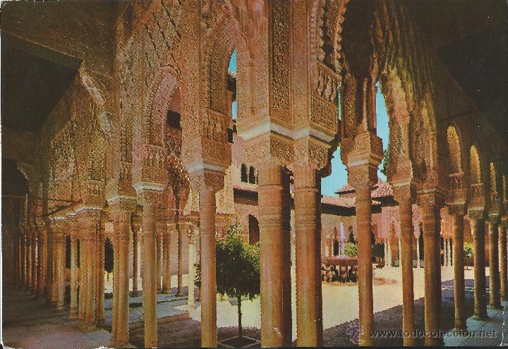 Postales: Vista parcial del patio de los leones de la Alhambra