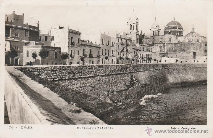 Postales: N&ordm; 14883 POSTAL MURALLAS Y CATEDRAL CADIZ