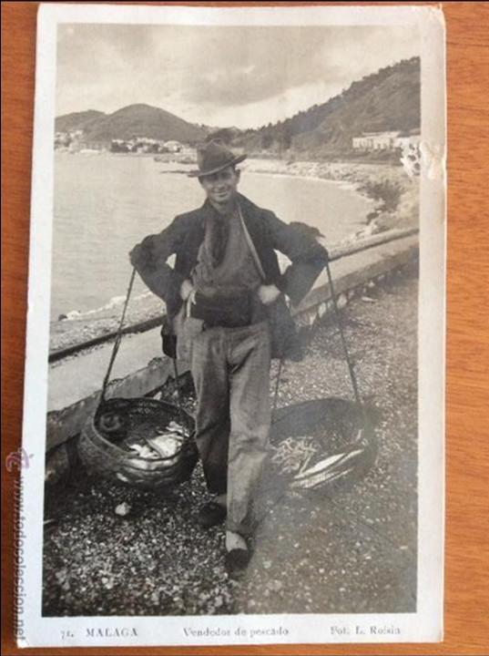 Postales: Postal fotografica de Malaga Vendedor de pescado L.Roisin