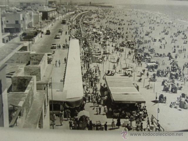 Postales: CADIZ.  N&ordm; 1.  VISTA A&Eacute;REA DE LA PLAYA DE LA VICTORIA.  REPORTAJES JUMAN.  CIRCULADA.