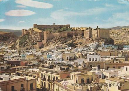 Postales: ALMERIA - VISTA PARCIAL Y  ALCAZABA - N&ordm; 2009 - ED. ARRIBAS - A&Ntilde;OS 50 - ESCRITA