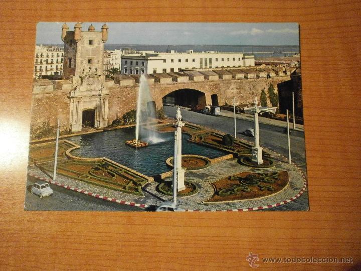 Postales: POSTAL CADIZ PUERTA DE TIERRA Y MONUMENTOS A S. SERVANDO Y S. GERMAN ESCRITA