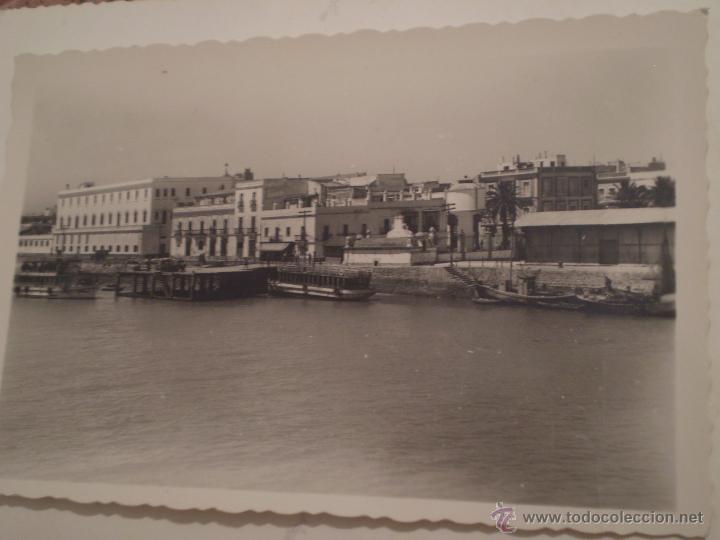 Postales: ANTIGUA POSTAL VISTA PARCIAL Y EMBARCADERO.PUERTO SANTA MARIA,CADIZ.ARRIBAS.30