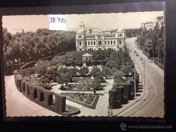 Postales: MALAGA - 9 - JARDINES Y AYUNTAMIENTO - GARCIA GARRABELLA - (38710)
