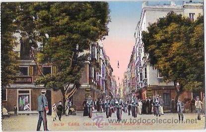 Postkarten: TARJETA POSTAL DE CADIZ. CALLE DUQUE DE TETUAN. DESFILE DE TROPAS.
