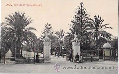 Cartoline: TARJETA POSTAL DE CADIZ. ENTRADA AL PARQUE GENOV&Eacute;S.