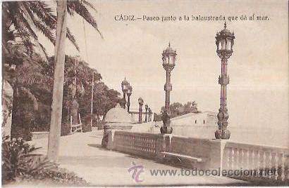 Postkarten: TARJETA POSTAL DE CADIZ. PASEO JUNTO A LA BALAUSTRADA QUE D&Aacute; AL MAR.