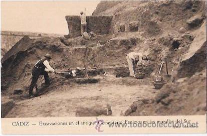 Postkarten: TARJETA POSTAL DE CADIZ. EXCAVACIONES EN EL ANTIGUO CEMENTERIO FENICIO, EN LAS MURALLAS DEL SUR.