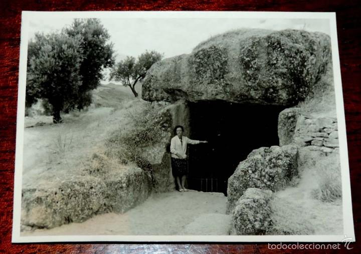 Postales: FOTOGRAFIA DE ANTEQUERA (MALAGA), CUEVA DE MENGA A&Ntilde;OS 50, MIDE 11,8 X 8,8 CMS. UN POCO MAS PEQUE&Ntilde;A Q