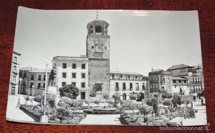 Postales: FOTO POSTAL DE JAEN. UBEDA. TORRE DEL RELOJ EN PLAZA DEL GENERAL SARO. ED SICILIA. NO CIRCULADA.