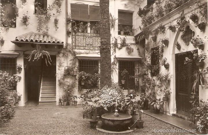 Cartoline: Vendo Antigua Postal de Cordoba, Patio Tipico. Otra Foto en el Interior.