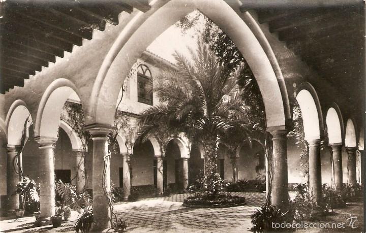 Cartoline: Vendo Antigua Postal de Cordoba, Patio del Palacio de Viana. Otra Foto en el Interior.