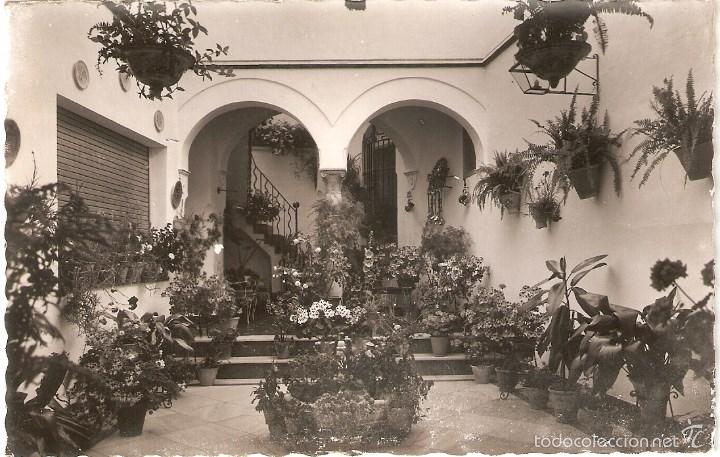 Cartoline: Vendo Antigua Postal de Cordoba, Patio Tipico. Otra Foto en el Interior.