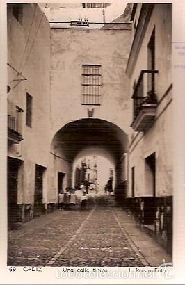 Postales: ANTIGUA POSTAL 69 CADIZ UNA CALLE TIPICA L ROISIN