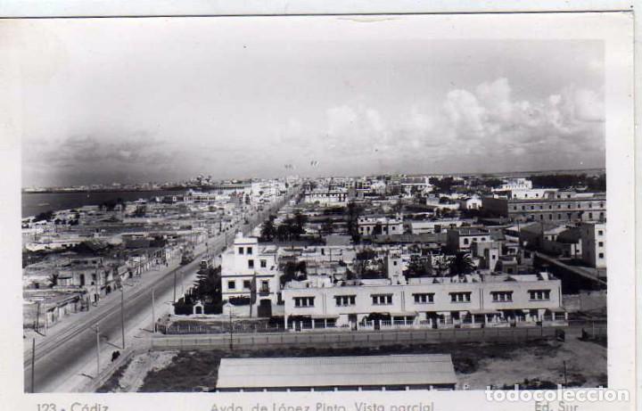 Postcards: 123 Cadiz. Avda. de L&oacute;pez Pinto. Vista parcial Ed Sur. Sin circular. Acabado fotogr&aacute;fico.
