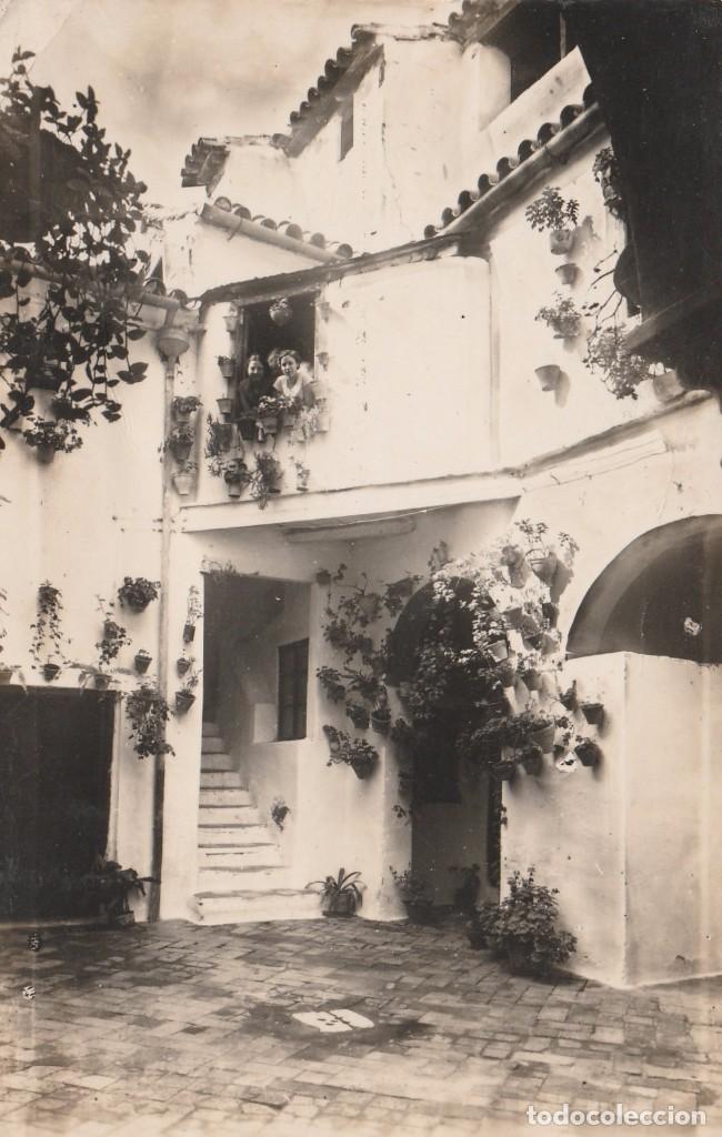 Postales: CORDOBA - PATIO CORDOBES - TIPICO ANDALUZ  - N&ordm; 131 - ED. ARRIBAS - A&Ntilde;OS 40  - ESCRITA