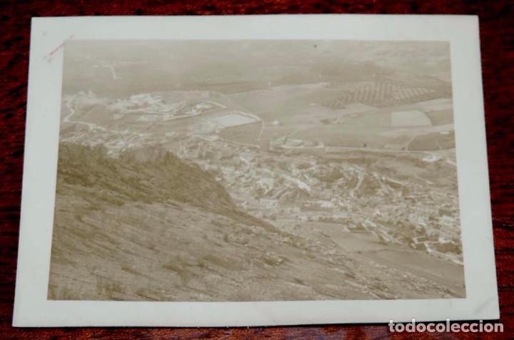 Postales: FOTOGRAFIA DE MARTOS, DESDE LA PE&Ntilde;A, JAEN, A&Ntilde;O 1956, MIDE 10 X 7,5 CMS. POR EL REVERSO TIENE ESCRITO
