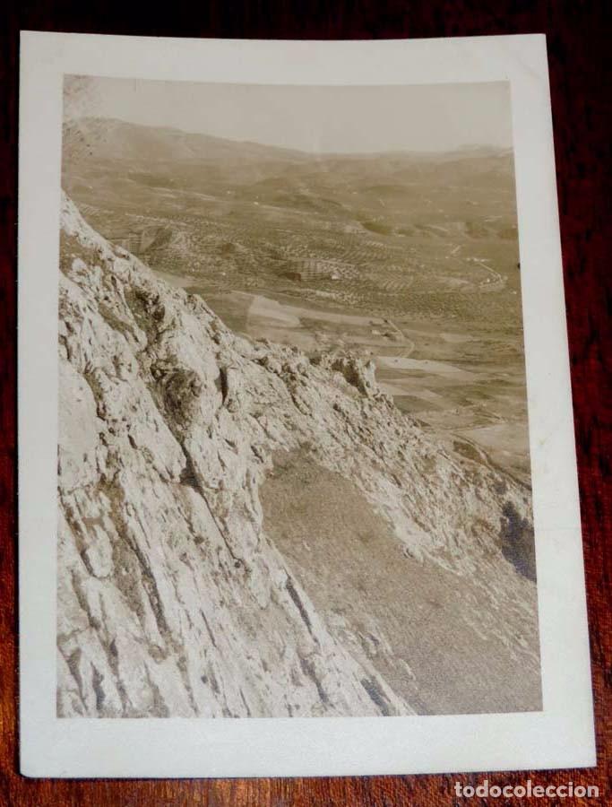 Postales: FOTOGRAFIA DE MARTOS, JAEN, SITIO POR DONDE FUERON ARROJADOS LOS HERMANOS CARVAJALES, A&Ntilde;O 1956, MIDE