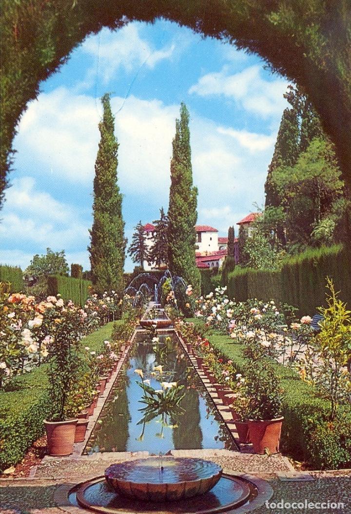 Postales: Postal de los Jardines Bajos del Generalife en la Alhambra de Granada.