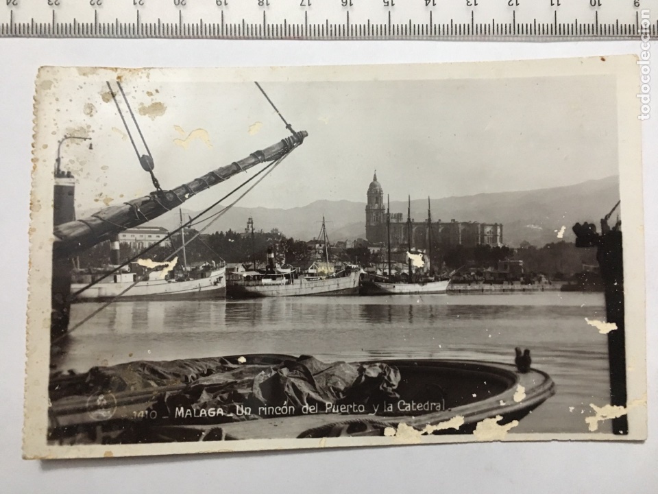 Postcards: POSTAL. 1410. MALAGA. Un rinc&oacute;n del puerto y la catedral. Ed. UNIQUE. H. 1930