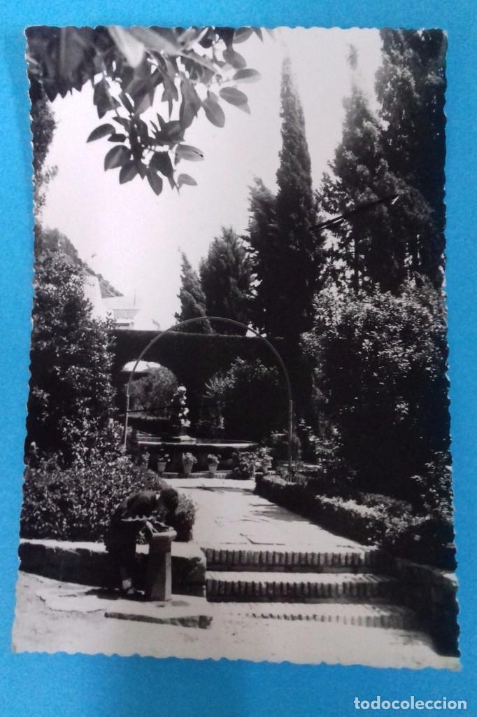 Postales: Postal MALAGA Jardines de Puerta Oscura. Foto D. Cortes. Sellada y circulada 23-7-55.