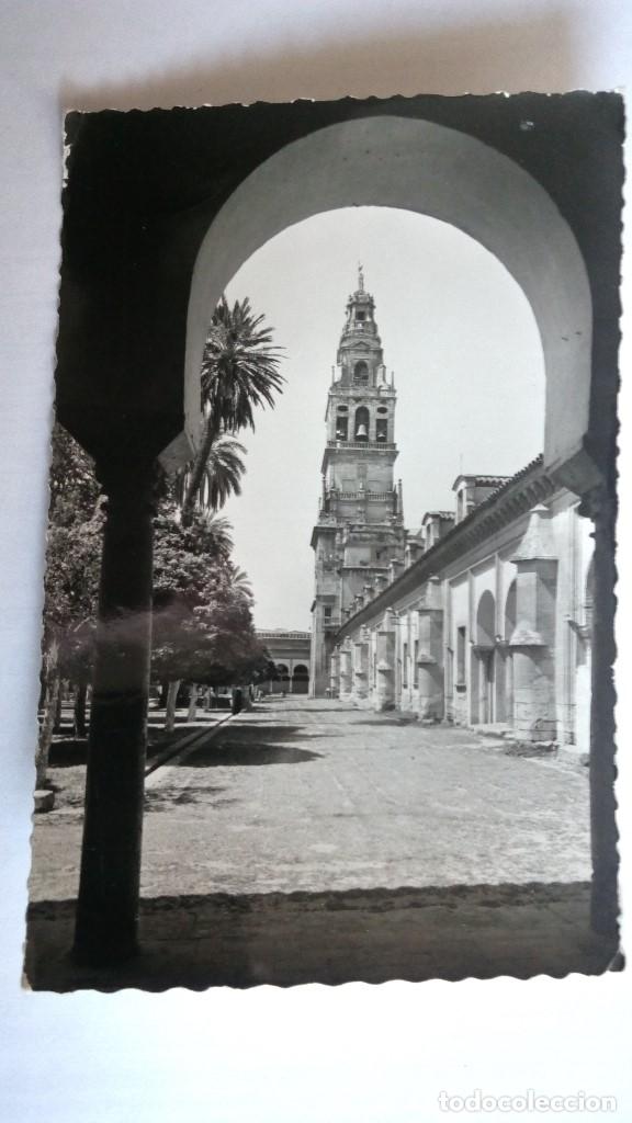 Postales: POSTAL CORDOBA, PATIO DE LOS NARANJOS Y TORRE DE LA CATEDRAL, CIRCULADA 1957