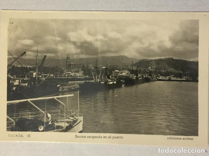 Postales: POSTAL MALAGA. BARCOS CARGANDO EN EL PUERTO. ED. ARRIBAS. SIN CIRCULAR.