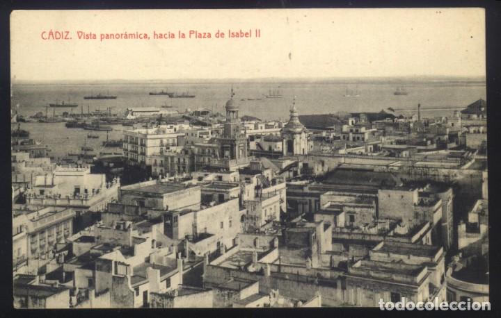 Postcards: B-0319- CADIZ. VISTA PANORAMICA, HACIA LA PLAZA DE ISABEL II.