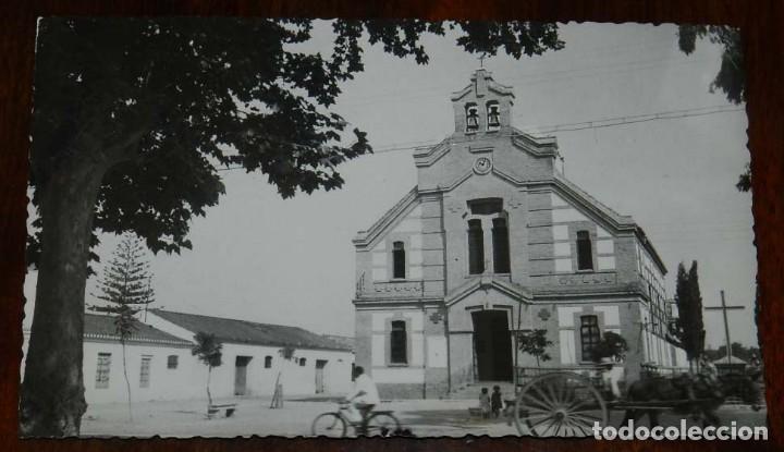 Postales: FOTO POSTAL DE TORRE DEL MAR, MALAGA, N.5, IGLESIA DE SAN ANDRES APOSTOL, CIRCULADA, ED. FOTO CORTES