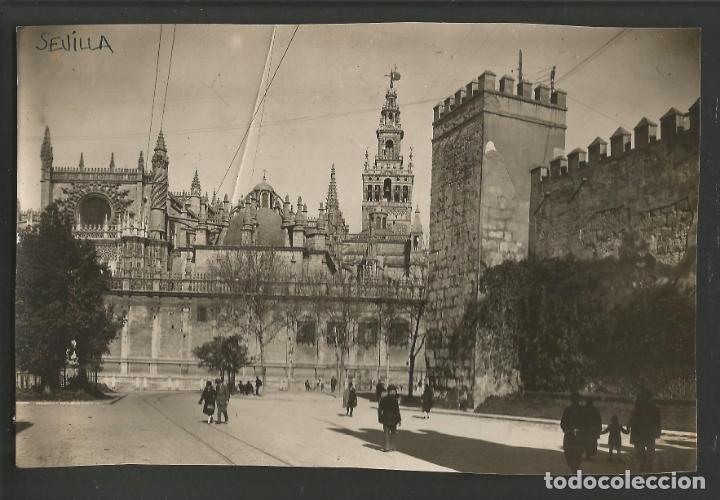 Cartoline: SEVILLA-UNA TORRE DEL ALCAZARA Y CATEDRAL-FOTOGRAFICA-POSTAL ANTIGUA-(57.056)