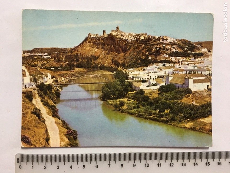 Postales: POSTAL. ARCOS DE LA FRONTERA. R&Iacute;O GUADALETE. VISTA PARCIA. EDIC. ARRIBAS. H. 1965?.