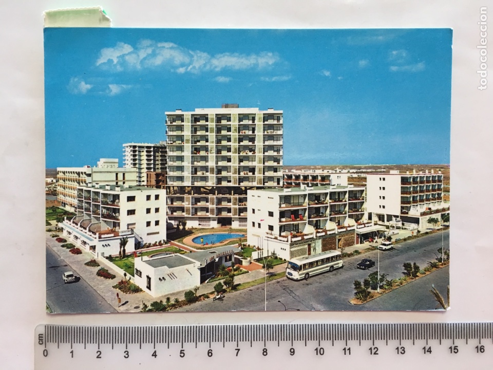 Postkarten: POSTAL. ROQUETAS DE MAR. LOS ARENALES. EDIC. ARRIBAS. H. 1975?.