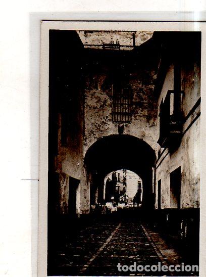 Postcards: TARJETA POSTAL DE CADIZ. UNA CALLE TIPICA. FOT. L. ROISIN.
