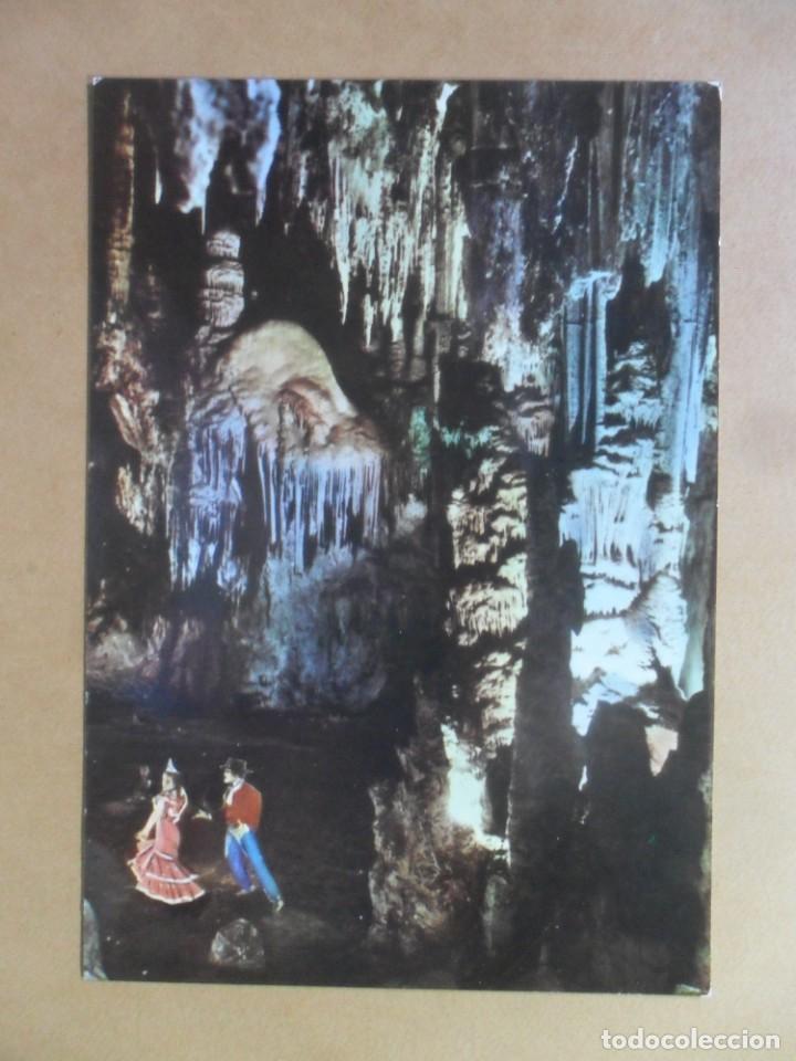 Postales: POSTAL - 48 - CUEVA DE NERJA (MALAGA)-BAILARIN ANTONIO EN LA SALA DE LA CASCADA (RODAJE DE PELICULA)