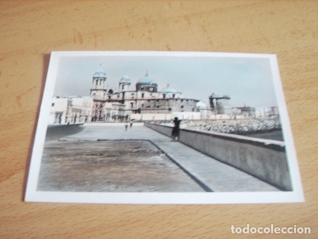 Postales: CADIZ --  MURALLA Y CATEDRAL