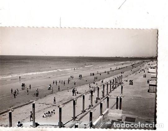 Postales: TARJETA POSTAL DE CADIZ. PLAYA DE LA VICTORIA. EDICIONES GARCIA GARRABELLA.