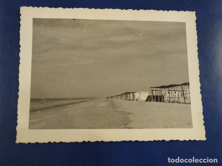 Postales: Fotograf&iacute;a 11 x 8,50 cm Punta Umbr&iacute;a. Playa. 1955 . No figura fot&oacute;grafo.
