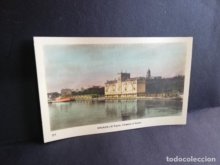 Postales: TARJETA POSTAL DE MALAGA. EL PUERTO. CATEDRAL AL FONDO. EDICIONES ARRIBAS.