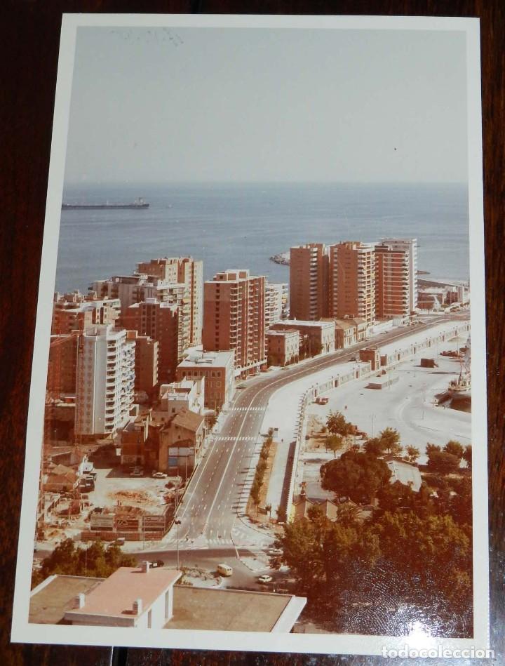Postales: FOTOGRAFIA DEL PUERTO DE MALAGA, A&Ntilde;O 1975, FOTO INTERFOT. MIDE 18 X 12 CMS.